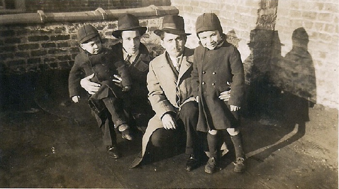 Estamos Charlie, los nenes y yo. Rec. Pastor